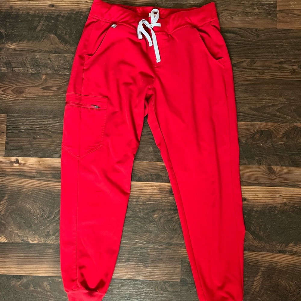 FIGS Red Zamora Medium